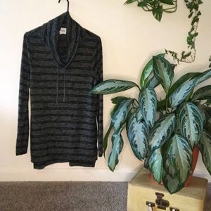 OLIVE + OAK long sleeve top